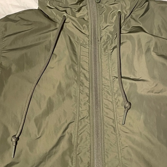 Mountain Hardware Army Green Light Travel Jacket Hideaway Hoodie Windbeaker S - Picture 10 of 13